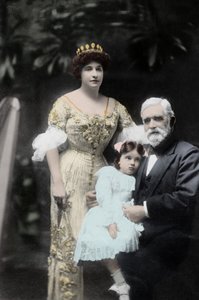 Australische Sängerin Nellie (Nelly) Melba (1861-1931) mit ihrem Vater und einem unbekannten kleinen Mädchen. Melbourne, frühes 20. Jahrhundert von Photographer Australian