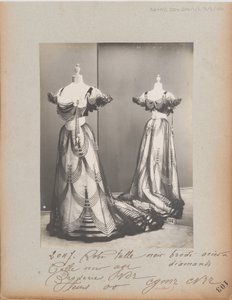 Albumseite: House of Worth, Ballkleid von Photographer French
