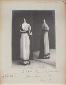 Albumseite: House of Worth, Kleid von Photographer French