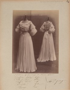 Albumseite: House of Worth, Abendkleid von Photographer French