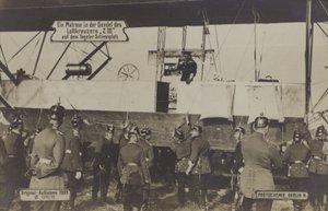 Ein Matrose in der Gondel des Zeppelin LZ III auf dem Schießplatz Tegel, Berlin von Photographer German
