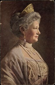 Künstlerin Ak Kaiserin Auguste Victoria, Porträt, Krone, Schmuck von Photographer German