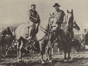 Kaiser Wilhelm II. von Deutschland und US-Präsident Theodore Roosevelt beobachten die deutschen Manöver von Photographer German