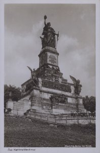 Nationaldenkmal, Denkmal zur Erinnerung an die Vereinigung Deutschlands, Rüdesheim am Rhein, Hessen (s/w Foto) von Photographer German