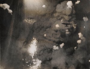 Fotografie aufgenommen, als die Royal Air Force Lancasters Dresden angriff von Photographer German