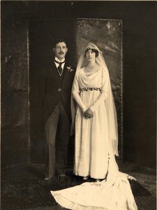 Lady Dorothy Cavendish und Harold Macmillan an ihrem Hochzeitstag