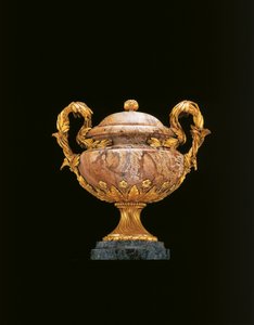 Einer von zwei ägyptischen Vasen im Louis-XIV-Stil, 1770-75 von Pierre Langlois