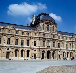 Architektur: Blick auf den quadratischen Innenhof im Louvre. Realisiert von Pierre Lescot (1515-1578) von Pierre Lescot