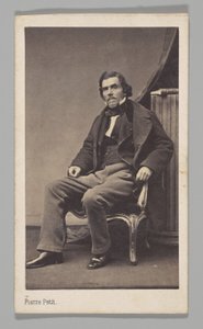 [Studio-Porträt: Eugène Delacroix sitzt im Stuhl] von Pierre Petit