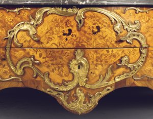 Detail einer Louis XV Kommode, verkauft von Adrien Delorme