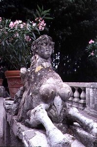 Gartenschmuck in Form einer Sphinx, ca. 1550 (Stein)