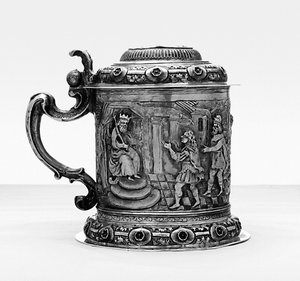 Bierkrug, die Seiten mit Szenen aus dem Leben von Joseph, Danzig, ca. 1690 (teilvergoldetes Silber) von Polish School