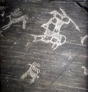 Kultur der Camunni, Vorgeschichte, Felskunst: Grabfelsen, die Jäger und Hirsche darstellen. Rocher de Naquane, in Valcamonica (Val Camonica) von Prehistoric Prehistoric