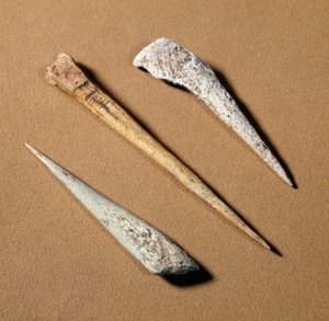 Prähistorie: Knochenangel aus dem Paläolithikum. Saint-Germain-en-Laye, Museum für Antiquitäten