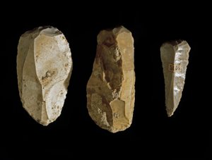 Prähistorisch: Verschiedene Flintwerkzeuge. Mesolithikum. Aus Umbrien. Perugia, Museo Archeologico Nazionale dell