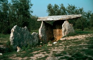 Vorgeschichte: Ansicht des Dolmens von Chianca mit seinem Eingangskorridor. Steinzeit, Neolithikum. 6.-3. Jahrhundert v. Chr. Bisceglie, Apulien, Italien