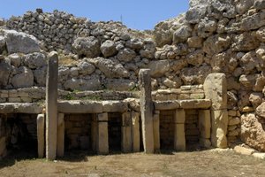 Prähistorie: Ansicht des megalithischen Tempels von Ggantija, datiert aus dem Neolithikum (3500-2600 v. Chr.), Insel Gozo, Malta