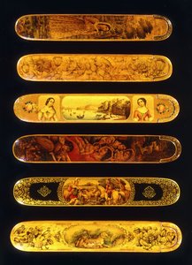 Sechs polychrome Lack-Qalamdans aus Pappmaché von Qajar School