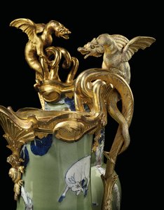 Ein Paar Louis XV Kannen, Porzellan 1662-1722, Montierungen ca. 1745-49