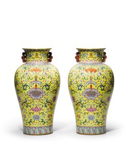 Paar gelber famille rose Vasen (Keramik)