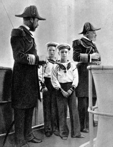 König Edward VII. mit seinem Sohn George und seinen zwei ältesten Enkeln, 1908
