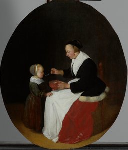 Eine Mutter füttert ihr Kind mit Brei