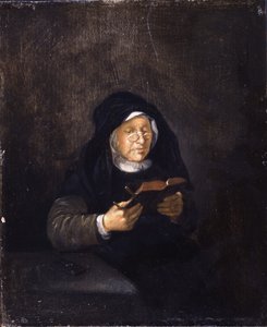 Alte Frau beim Lesen