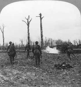 Britische Truppen besetzen den Houthulst-Wald, Flandern, Belgien, Erster Weltkrieg, ca. 1914-1918 von Realistic Travels Publishers