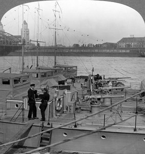 Flottille von Motorbooten auf dem Rhein, ca. 1918-1919 von Realistic Travels Publishers