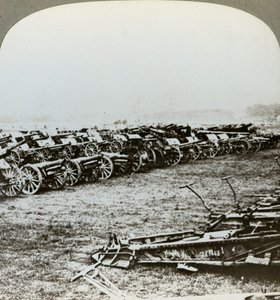 Hunderte von deutschen Kanonen erbeutet bei Couralette, Frankreich, Schlacht an der Somme, Erster Weltkrieg, 1916