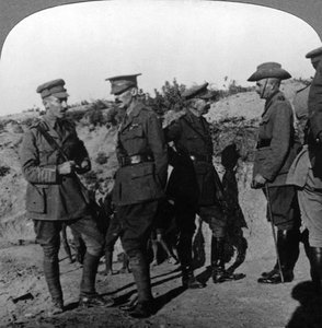 Lord Kitchener überprüft die Lage in Gallipolli mit ANZAC-Offizieren, Erster Weltkrieg, 1915-1916