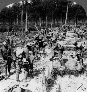 Soldaten graben Schützengräben, Erster Weltkrieg, 1914-1918