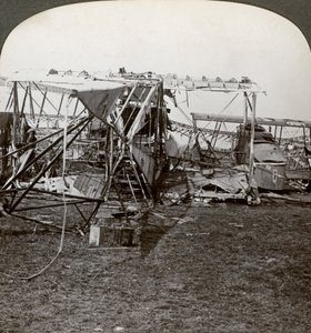 Wrack eines deutschen Bombers, der versuchte, die Luftverteidigung zu durchbrechen, Erster Weltkrieg, 1914-1918