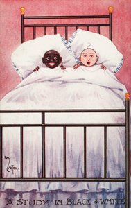 Schwarze und weiße Kinder im Bett von Reg Carter