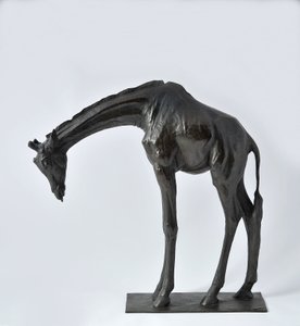 Große Giraffe mit gesenktem Kopf, modelliert 1909-10, gegossen vor 1913