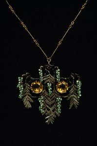 Jugendstil: Halskette aus Gold, Topas und Emaille. Atelier René Lalique von Rene Jules Lalique