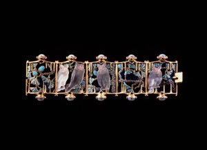 Armband mit goldenen, gläsernen, emaillierten und chalzedonischen Eulen und Blättern von Rene Jules Lalique