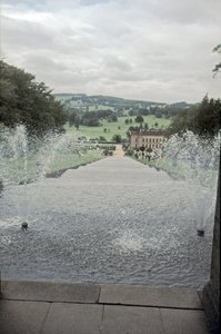 Chatsworth House vom oberen Ende des Wasserfalls, Derbyshire, ca. 1980er Jahre