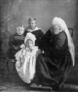 Königin Victoria mit den Kindern des Herzogs und der Herzogin von York, 1901 von Robert Milne