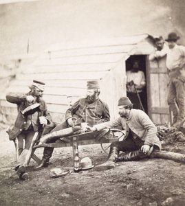Entbehrungen im Lager (Colonel Lowe und die Kapitäne Brown und George) von Roger Fenton