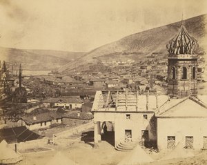 Die russische Kirche und Stadt Balaklawa von Roger Fenton