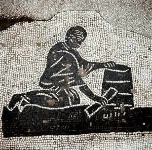 Ein Arbeiter füllt ein Scheffelmaß (Mosaik)
