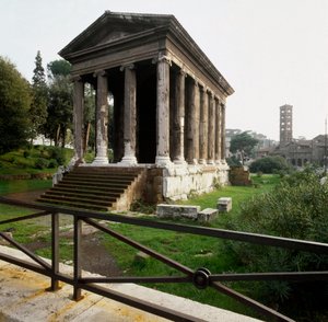 Antikes Rom: Blick auf den Tempel des Portunus (Tempel des männlichen Glücks) nahe dem Platz der Mund der Wahrheit (Bocca della Verità) 2.-1. Jahrhundert v. Chr. Rom