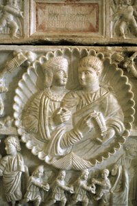 Christliche Kunst 313 n. Chr.: Adelphia und Valerio. Sarkophag von Adelphia im Museum von Syrakus in Sizilien (Italien). von Roman