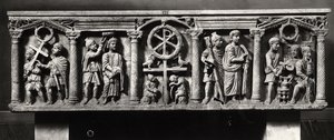 Christliches Sarkophag dekoriert mit Szenen der Passion Christi, einschließlich der Verhaftung und Christus vor Pontius Pilatus, aus den Katakomben von St. Domitilla