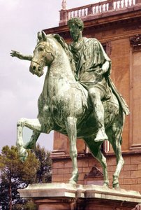 Reiterstatue von Marcus Aurelius (121 - 180) auf der Piazza Campidoglio, Rom von Roman