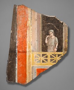Fragment einer Frau auf einem Balkon