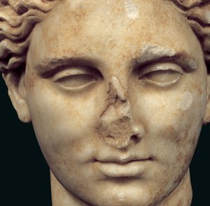 Kopf von Apollo Sauroktonos (der Eidechsentöter), Kopie einer griechischen Bronze des 4. Jahrhunderts von Praxiteles, gefunden in Kifissia (Detail) von Roman