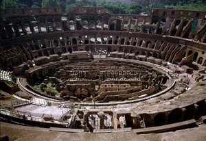 Innenansicht des Kolosseums, erbaut zwischen 70 und 80 von Roman