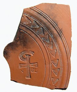 Keramikscherbe mit Buchstabenkombination als Abkürzung für den Namen Jesu Christi, Nordafrika, ca. 4. Jahrhundert n. Chr. von Roman
